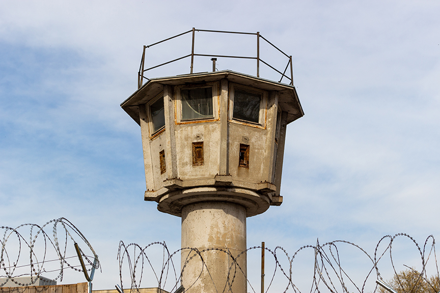 A disused DDR watchtower near a section of the Berlin Wall