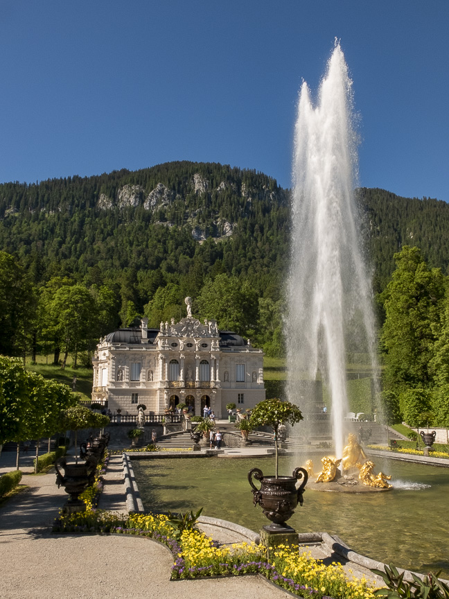 Linderhof Palace With Fountain